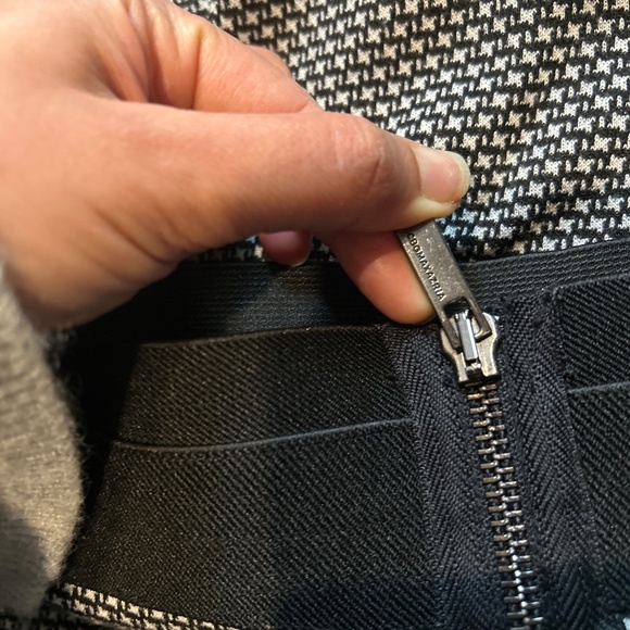 BCBG MazAzria Black and White knit pencil skirt - Picture 4 of 7